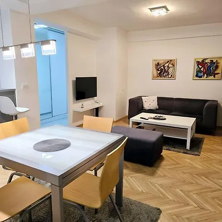 Dagosami - Luxury 2 Bedroom 70m2 Apartment *