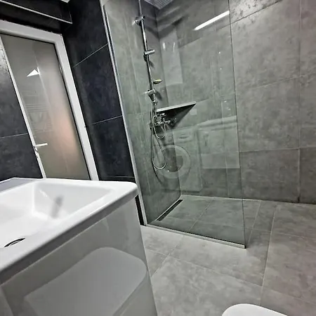Dagosami - Luxury 2 Bedroom 70m2 Apartment *