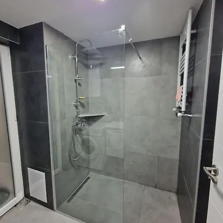 Dagosami - Luxury 2 Bedroom 70m2 Apartment